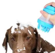 Masážna kefa s nádobou na šampón pre psíkov